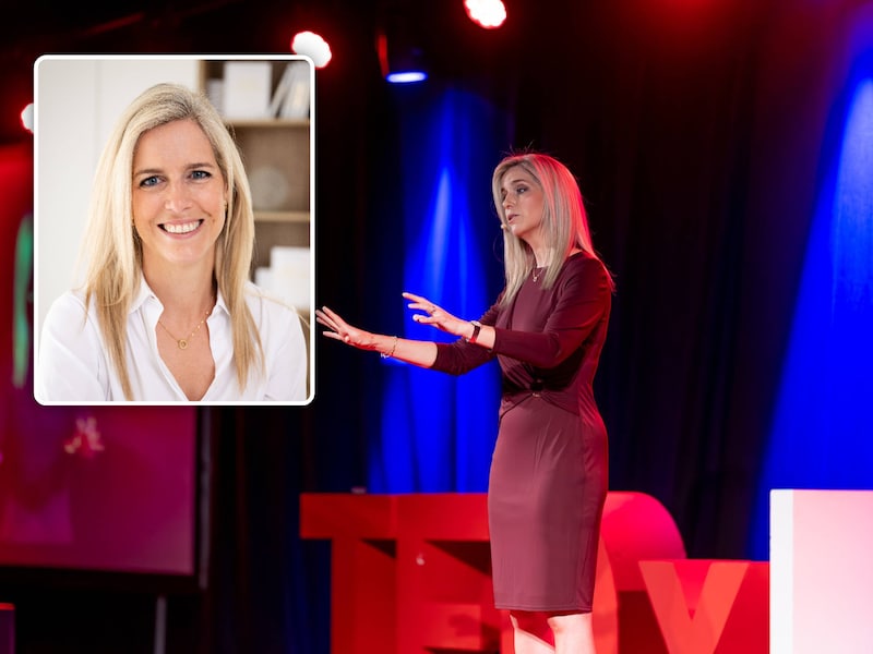 Anneleen Michiels tijdens een TED-talk x UHasselt.