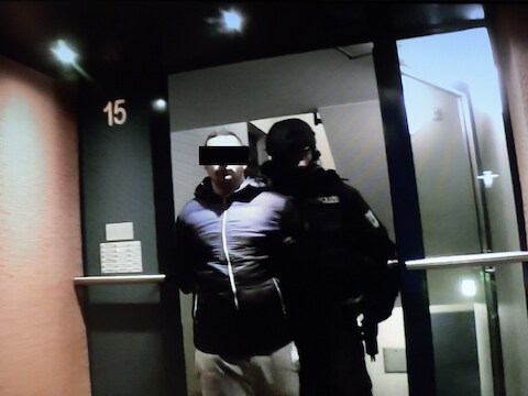 Beeld van een arrestatie in Berlijn.