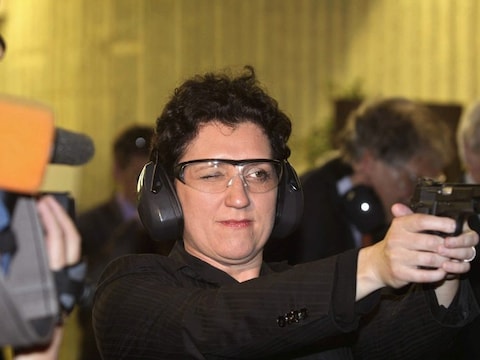 Annemie Turtelboom op de schietbaan in Gent.