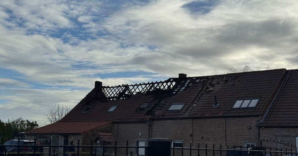 Kachel veroorzaakt uitslaande dakbrand: twee woningen onbewoonbaar verklaard