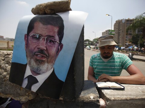 De Moslimbroeders eisen dat de afgezette president Mursi weer aan de macht komt.