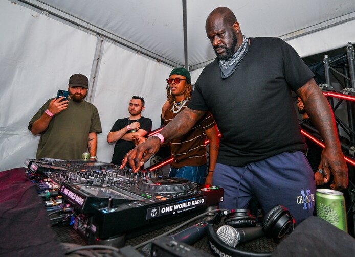 IN BEELD. Letterlijk de grootste, en dat in het kleinste kamertje van ...