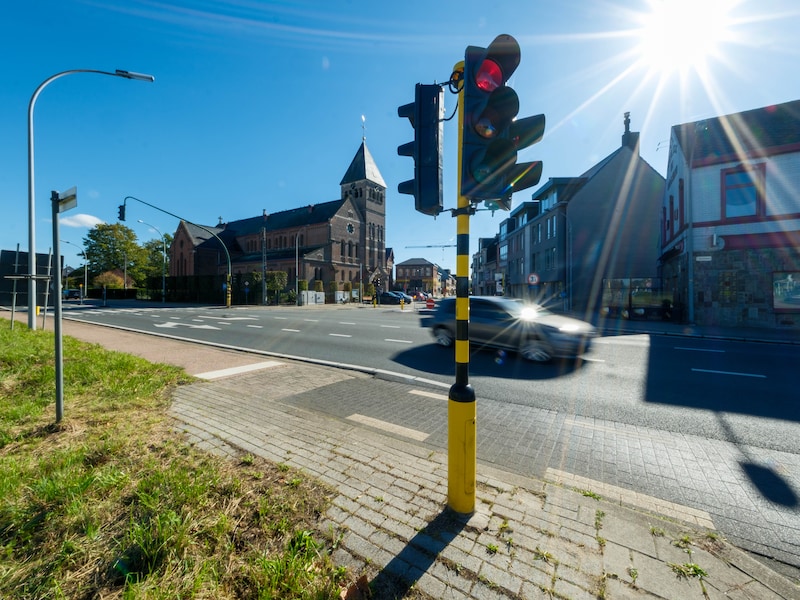 Kruispunt aan de N15 in Peulis