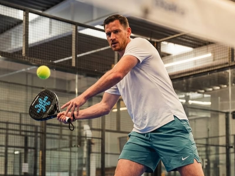BV’s zien padellen? Doe mee en win tickets voor het padeltornooi van de Jan Vertonghen Foundation