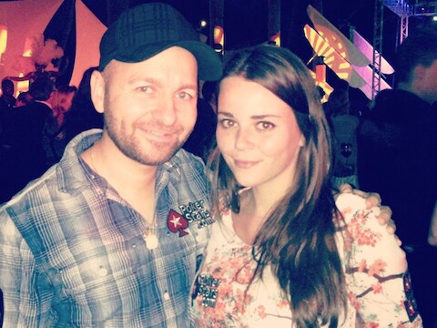 Charlotte Van Brabander met Daniel Negreanu, een van de bekendste spelers van het circuit