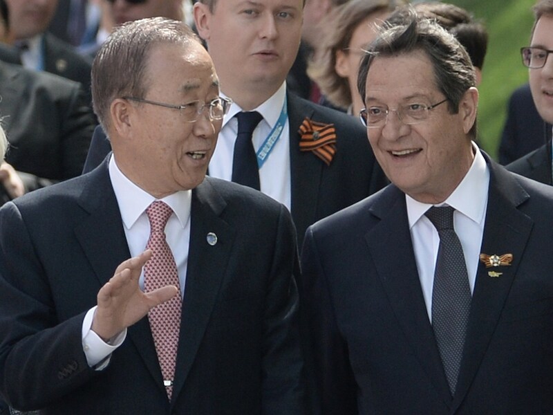Secretaris-generaal Ban Ki-Moon met de president van Cyprus Nicos Anastasiades (rechts).