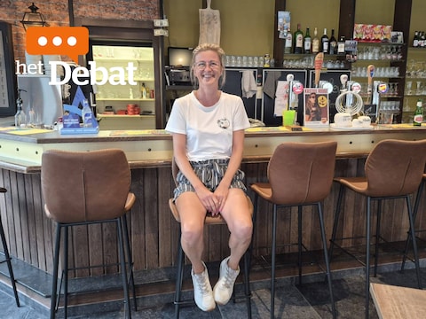 Sfeercafé De Gilde in Rumbeke zit in het nieuw. Op de foto herken je niet alleen uitbaatster Maidy Bourdau, maar kan je ook al een glimp opvangen van het nieuwe interieur.