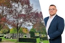 Foto links: de stedelijke begraafplaats Eeklo. Foto rechts: Jonathan Mooren.