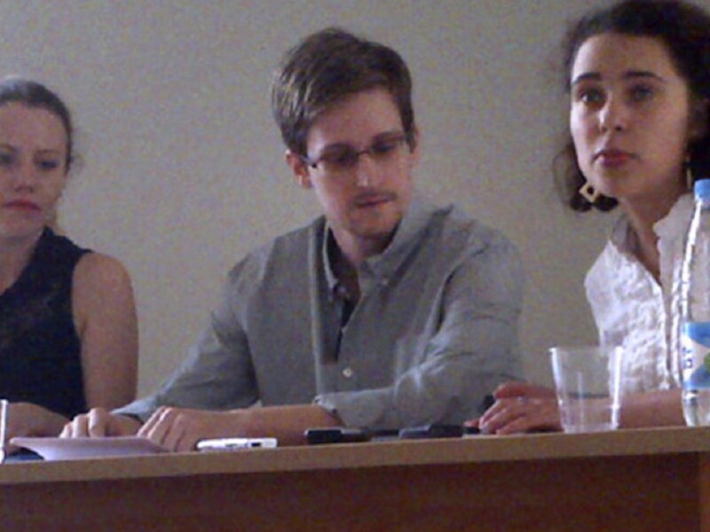 Edward Snowden gisteren op de luchthaven.