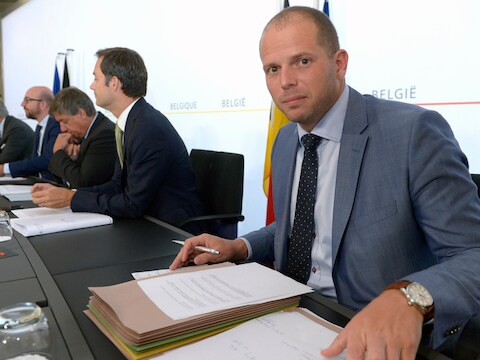 Staatssecretaris voor Asiel en Migratie Theo Francken (N-VA) is niet van plan meer dan 250 asielaanvragen per dag te laten verwerken.