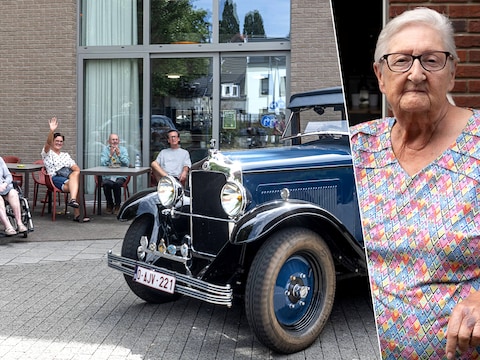 De jaarlijkse oldtimerstoet hield dit jaar uitzonderlijk als eerste halt aan woonzorgcentrum Sint-Bavo in Wilrijk.