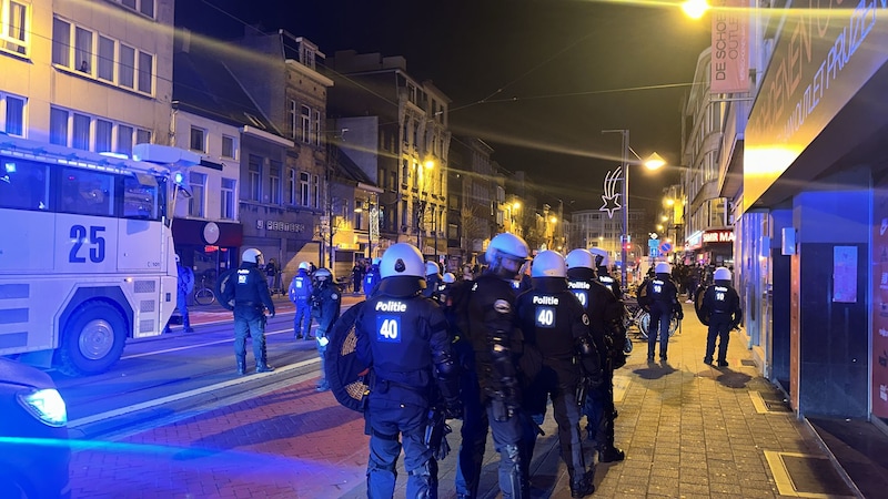 De politie veegde de Turnhoutsebaan in Borgerhout schoon.