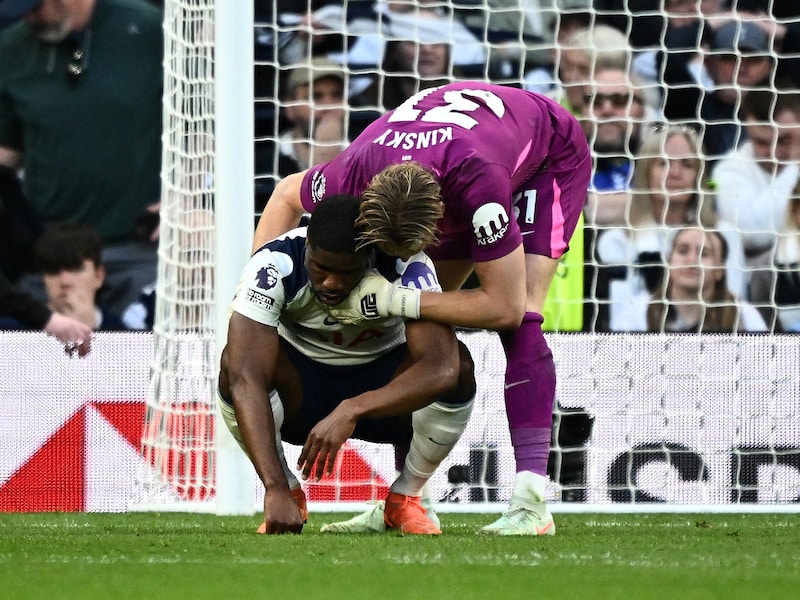 En dat in het ‘No Room for Racism’-weekend: Tottenham-speler Danso krijgt bakken onlinehaat na wel erg dure blunder