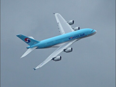 Een vliegtuig van Korean Air op een luchtvaartshow in Parijs.