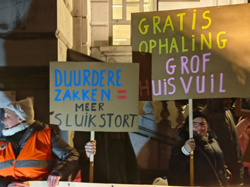 Actievoerders aan het stadhuis van Vilvoorde