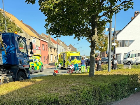 Het ongeval gebeurde aan het kruispunt van de Zilverlaan en de Gistelsesteenweg in Oostende.