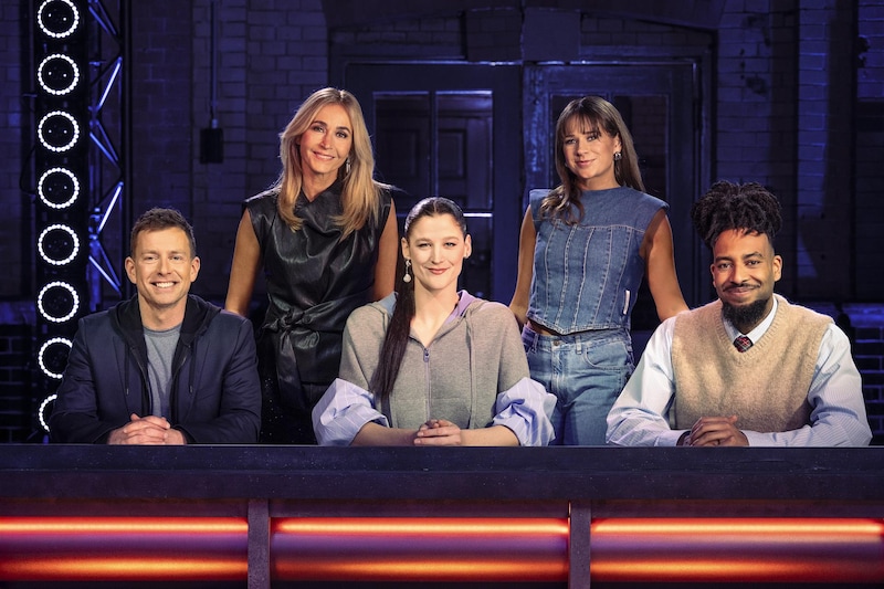 ‘So You Think You Can Dance’ juryleden Dan Karaty, Nora Monsecour en Kenzo Alvares en presentatrices Wendy van Dijk en Laura Tesoro