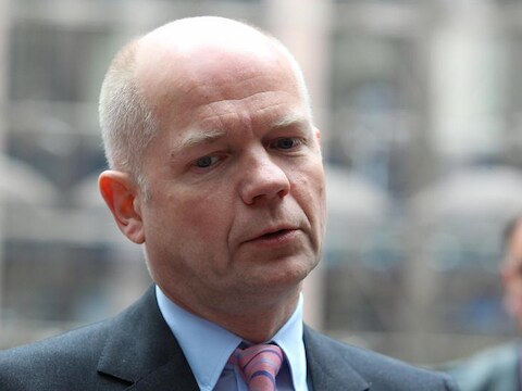 Britse Minister van Buitenlandse Zaken William Hague wil zo snel mogelijk een resolutie die militaire actie mogelijk maakt.