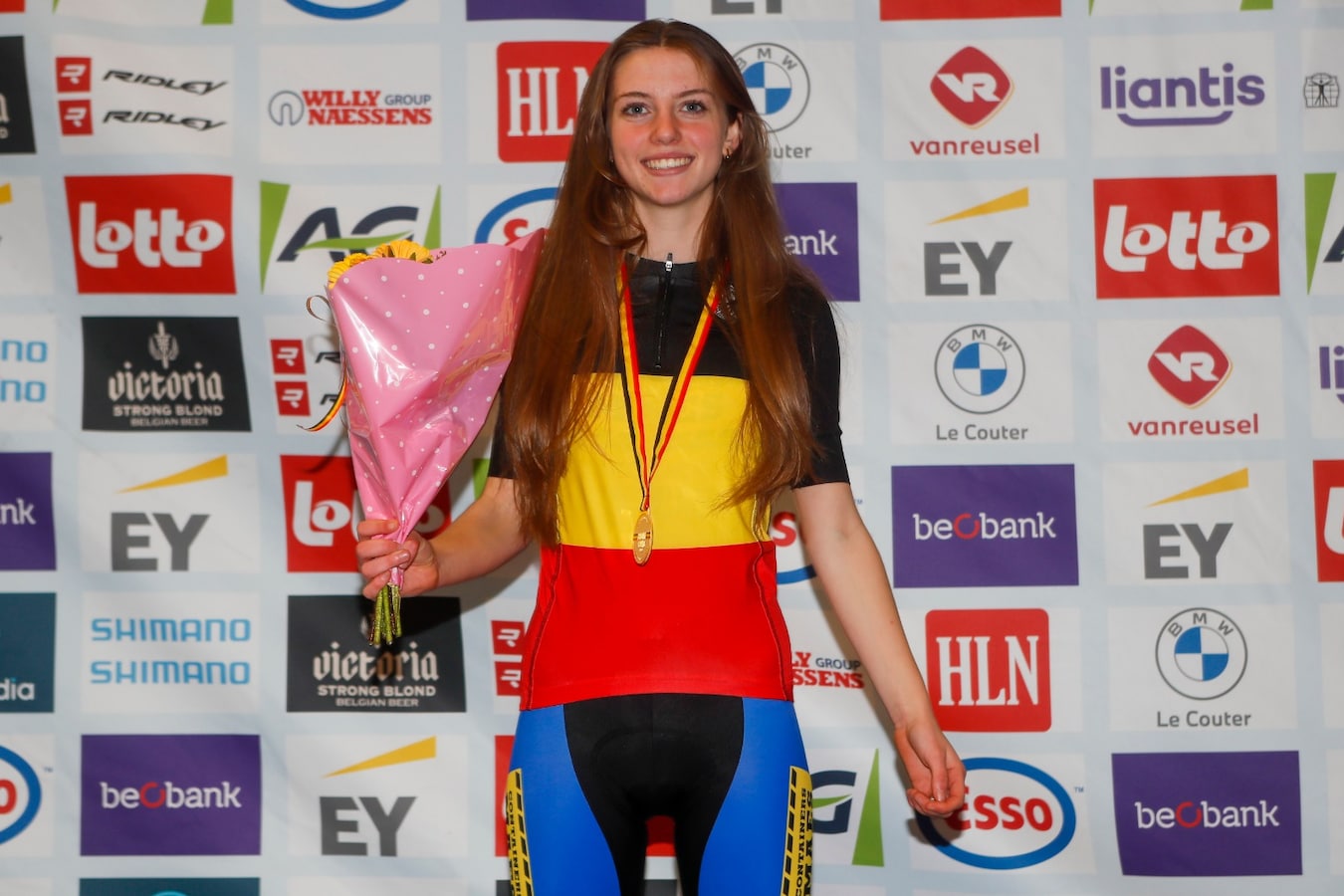 Ik zal altijd aan de kant staan om je aan te moedigen”: hartsvriendin en Europees  kampioene Hélène Hesters neemt afscheid van Jilke Michielsen (19) | Foto |  hln.be