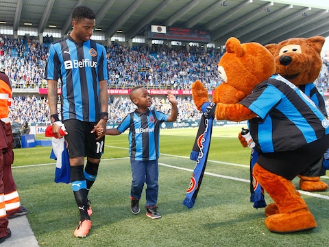 Ryan Donk na de wedstrijd tegen Genk met zijn zoontje