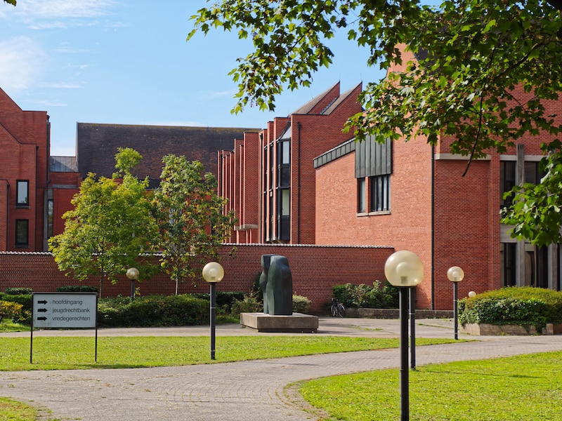 De zaak kwam voor in het vredegerecht van Brugge