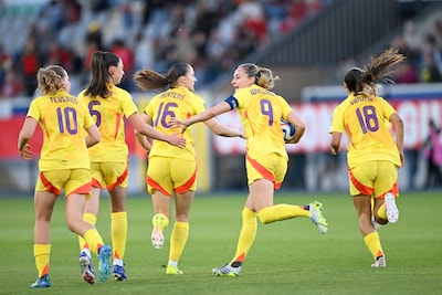 Daar is nummer 6! Jill Janssens scoort twee keer in drie minuten, Red Flames op weg naar noodzakelijke monsterzege
