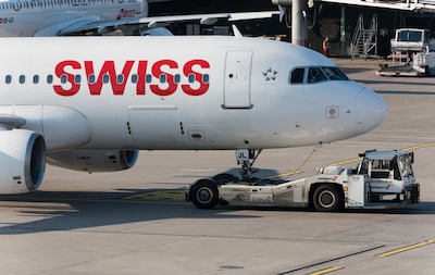 Stewardess bij borsten gegrepen: Belg (43) betaalt zware pri