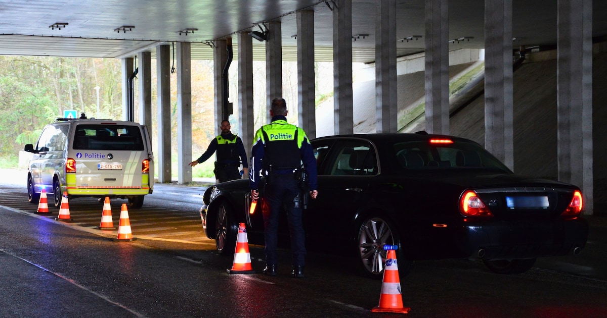 Politie controleert 53 personen in Zwijndrecht en Burcht tijdens overlastactie
