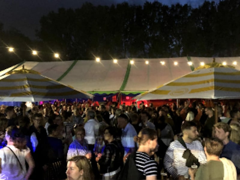 Een archiefbeeld van een vorige editie van Apero31 in Boechout.