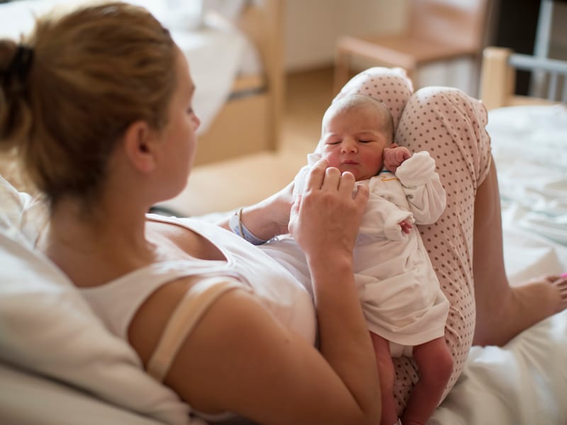 Ouders van jonge kinderen kunnen voor advies en luisterend oor aanpikken bij Mamamoes sessies