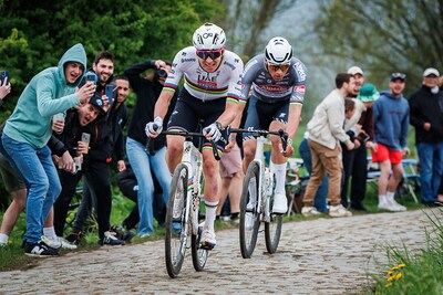 Tadej Pogacar wil opnieuw strijd aangaan met Mathieu van der Poel in Parijs-Roubaix: “Kijken of ik het beter kan doen”