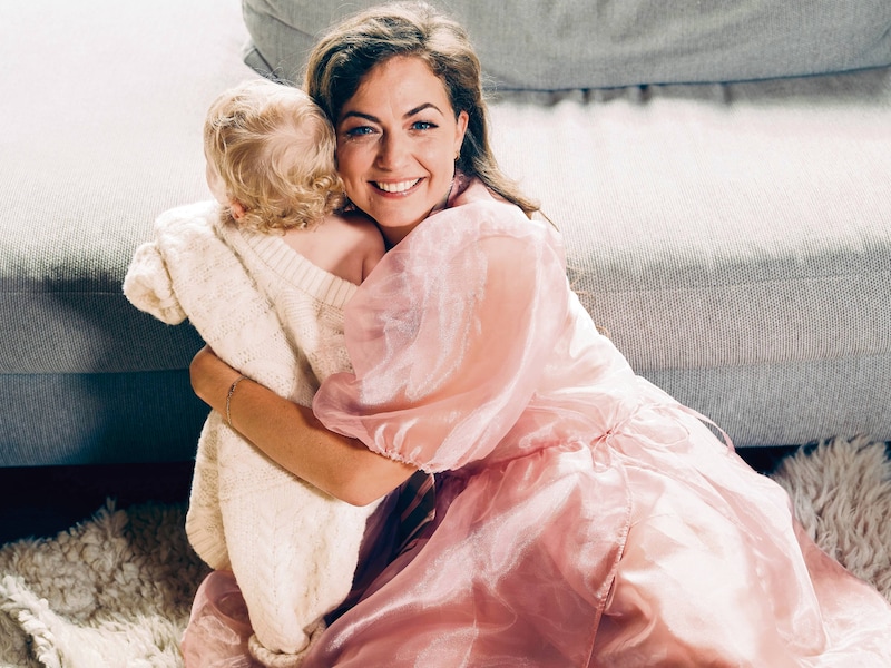 Frances Lefebure (36) eerlijk over het moederschap: “Mama zijn is het verschrikkelijkste en het mooiste wat er is”