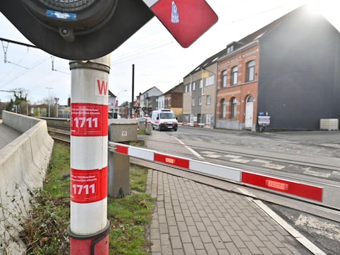 Het gratis noodnummer 1711 helpt aanrijdingen op het spoor te voorkomen, als de verkeersleiding de tijd heeft om het treinverkeer stil te leggen.