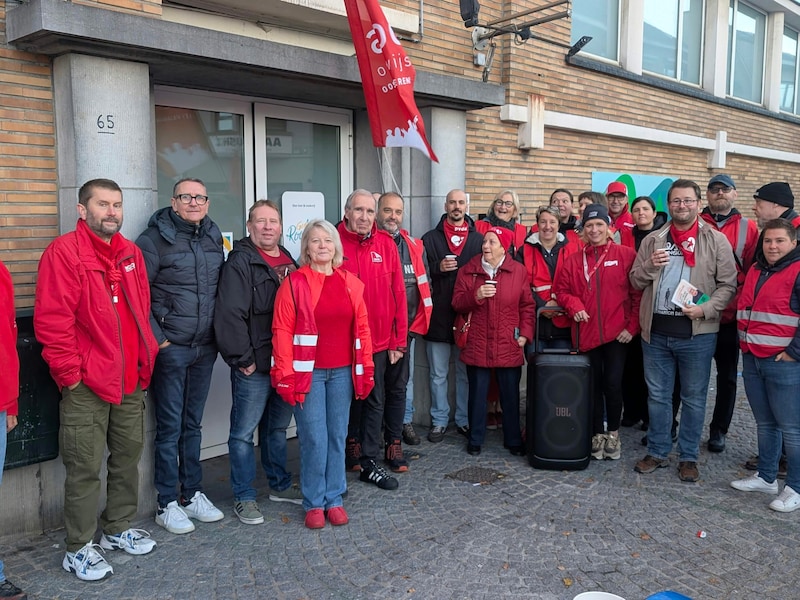 De vakbondsactie in Aalst aan basisschool De Notelaar.