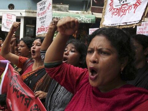 Naaisters in Bangladesh protesteren tegen slechte werkomstandigheden.