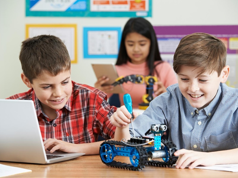 Wommelgem lanceert STEMLAB in bib: kinderen leren programmeren en bouwen met LEGO-robots
