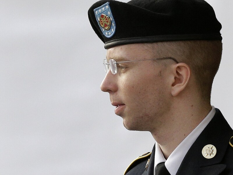 De 25-jarige Bradley Manning wordt ervan beschuldigd honderdduizenden documenten te hebben doorgespeeld aan de onthullingswebsite WikiLeaks.