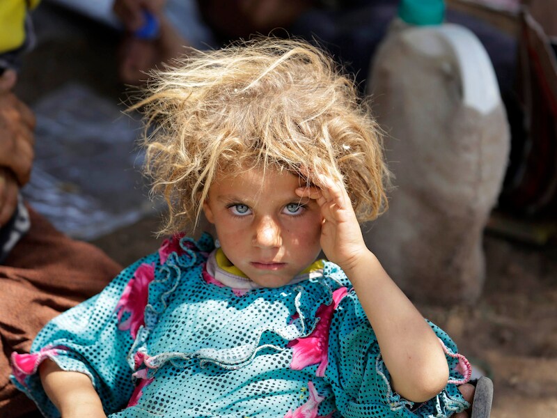 Een Yezidi-meisje op de vlucht voor IS-strijders, in augustus vorig jaar.