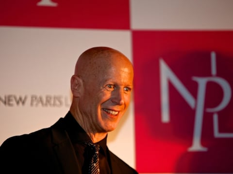 John Bryan (57) had naar verluidt jarenlang een affaire met een Filipijnse vrouw. Die was pas zeventien toen hij voor het eerst seks met haar had.