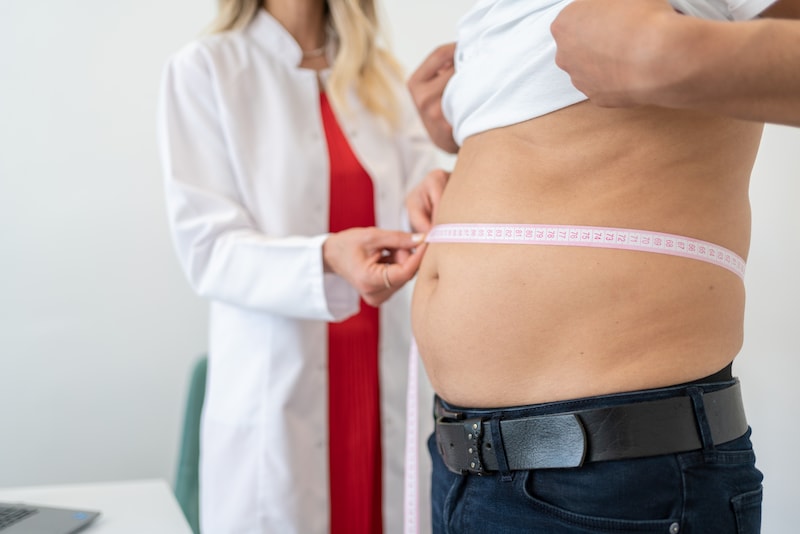 Een buikomtrek boven de 88 centimeter bij vrouwen en boven de 102 centimeter bij mannen is risicovol.