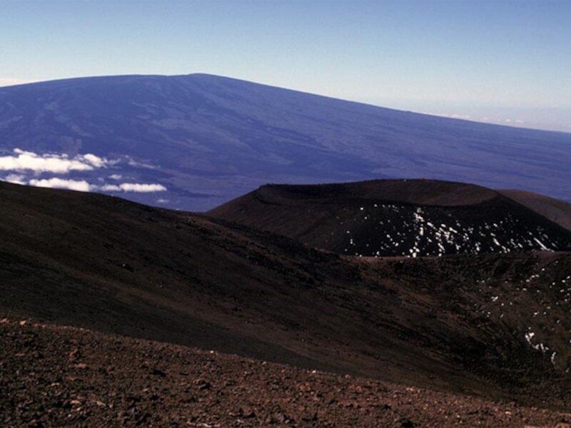 In dit desolate landschap simuleren de Belg Vermeulen en zijn collega's de komende 120 dagen hoe het is om te leven op mars.