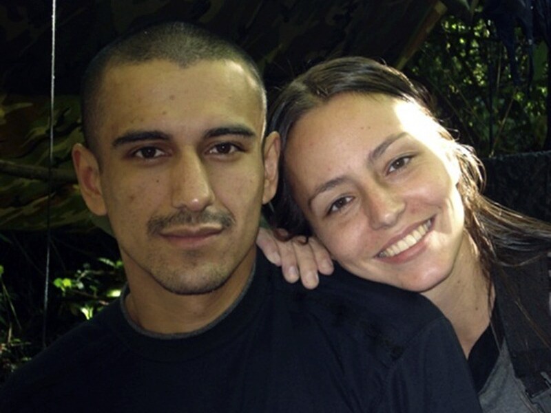 De Nederlandse Tanja Nijmeijer met een onbekend FARC-lid. De foto werd teruggevonden op de laptop van een gesneuvelde FARC-leider.