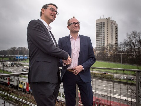 Leefbaarheidsintendant Alexander D'Hooge hier met minister van Mobiliteit Ben Weyts in december 2015.