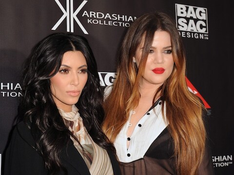 Khloe Kardashian (rechts) samen met zus Kim.