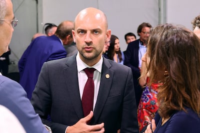 Franse minister in Groenland om “solidariteit” te betuigen na dreigementen Trump