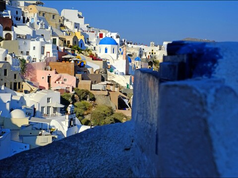 Onder meer op het Griekse eiland Santorini ontloopt tachtig procent van de ondernemingen de belastingregels.