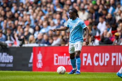 Jeremy Doku neemt het op tegen Youri Tielemans en Amadou Onana
