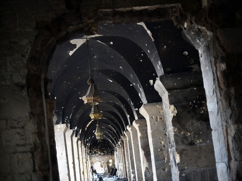 Een met kogels doorzeefde moskee in Aleppo, Syrië.