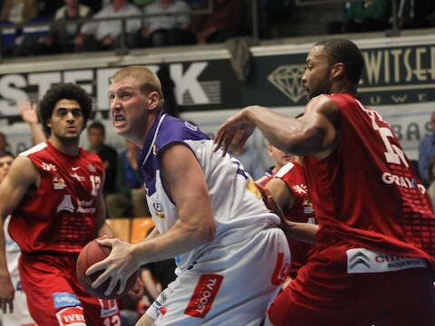 Antwerp Giants (in het rood) krijgt er een Amerikaan bij