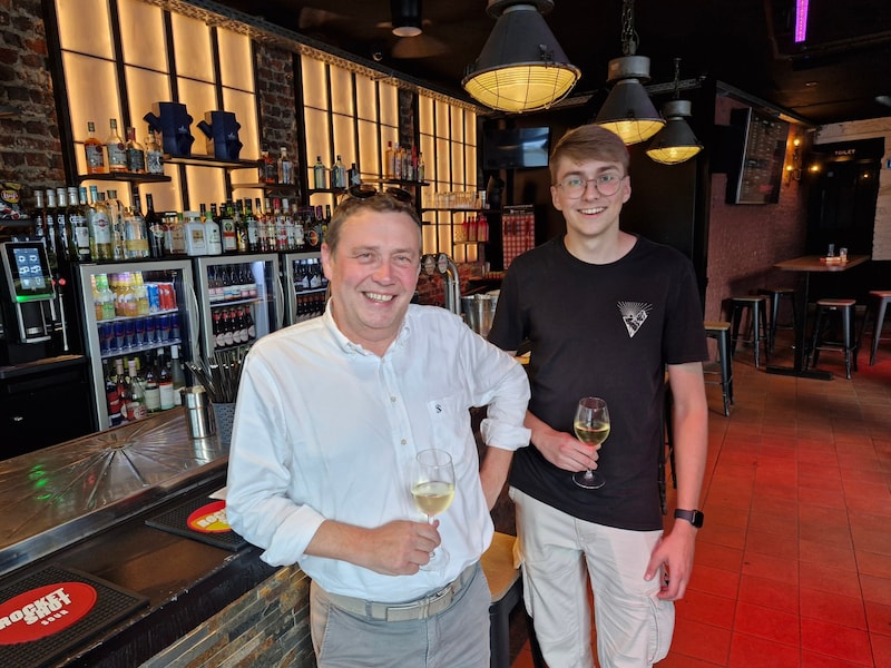 Na 36 jaar achter de toog en anderhalf jaar thuis: Martin (60) maakt comeback in café De Vagant